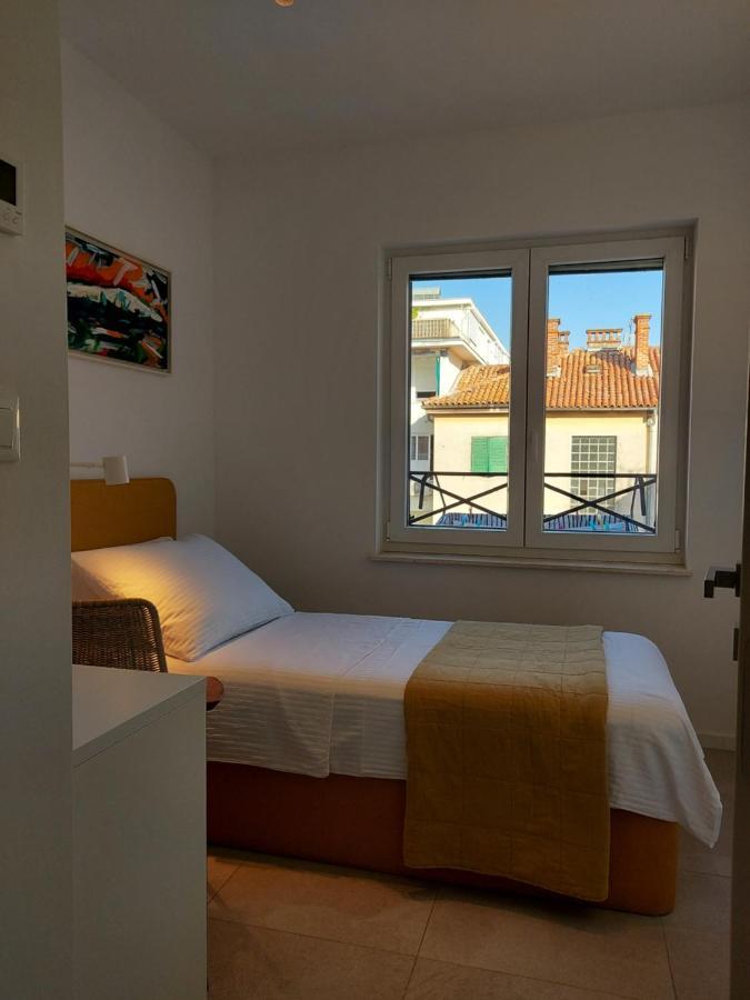 1/2 an Island Apartment Zadar Bagian luar foto