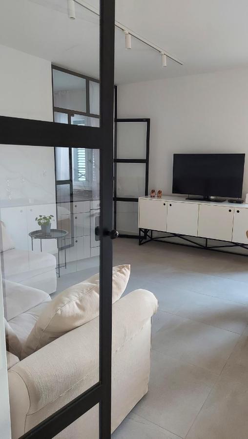 1/2 an Island Apartment Zadar Bagian luar foto